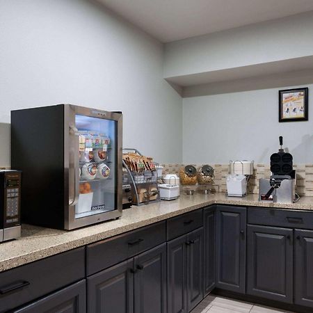 Super 8 By Wyndham Columbus Hotel Екстериор снимка