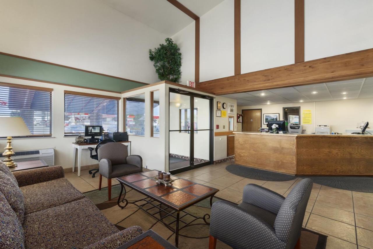Super 8 By Wyndham Columbus Hotel Екстериор снимка