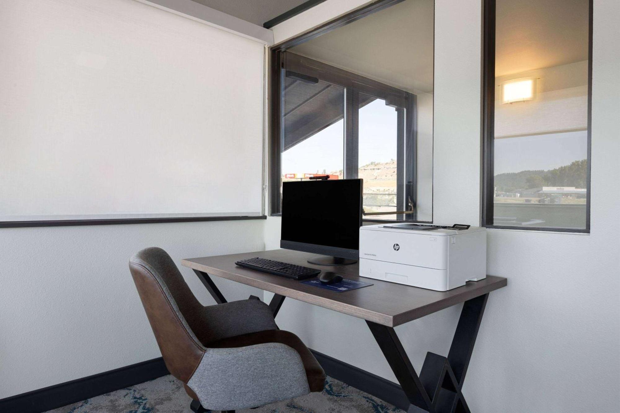 Super 8 By Wyndham Columbus Hotel Екстериор снимка