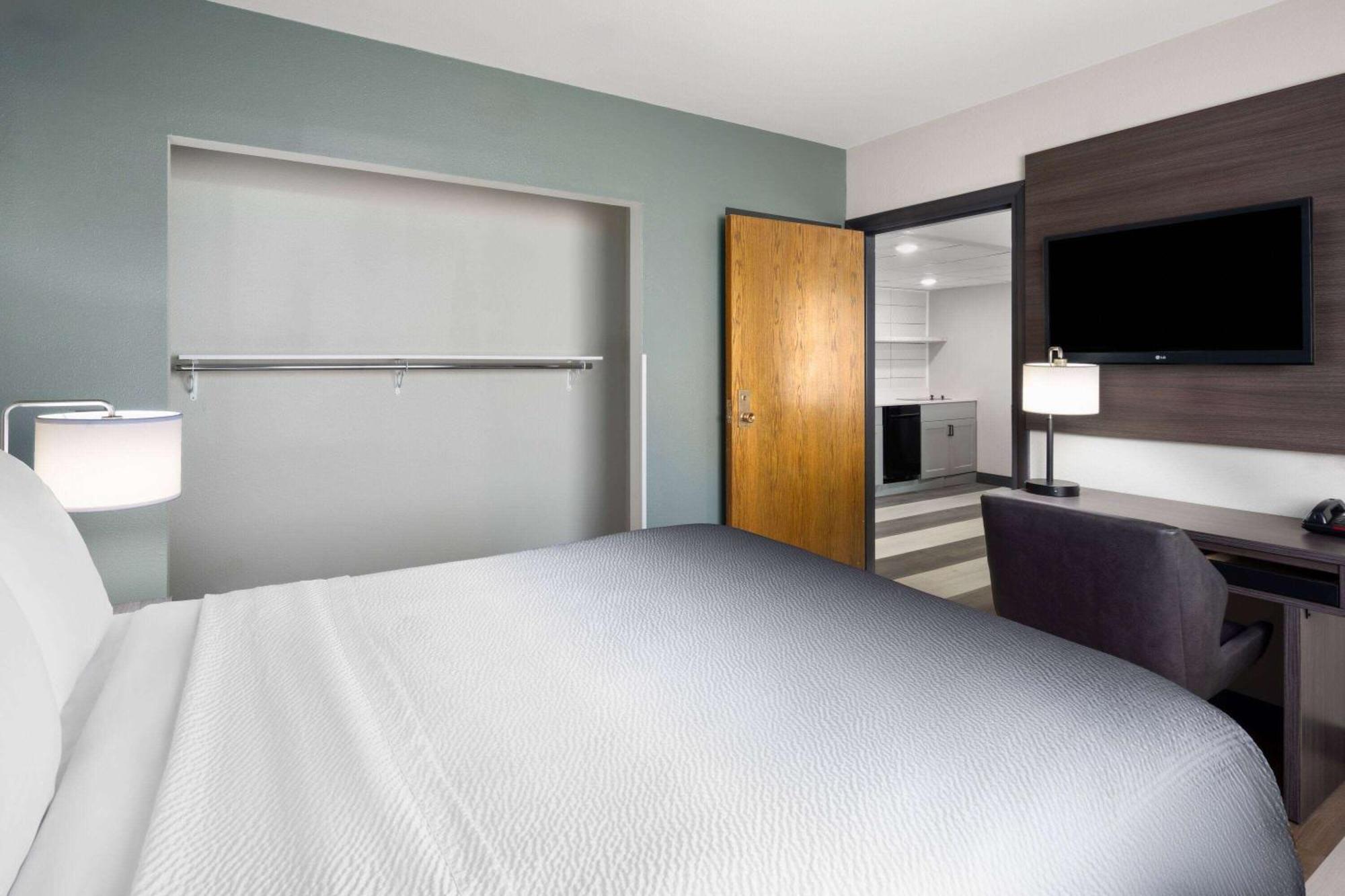 Super 8 By Wyndham Columbus Hotel Екстериор снимка
