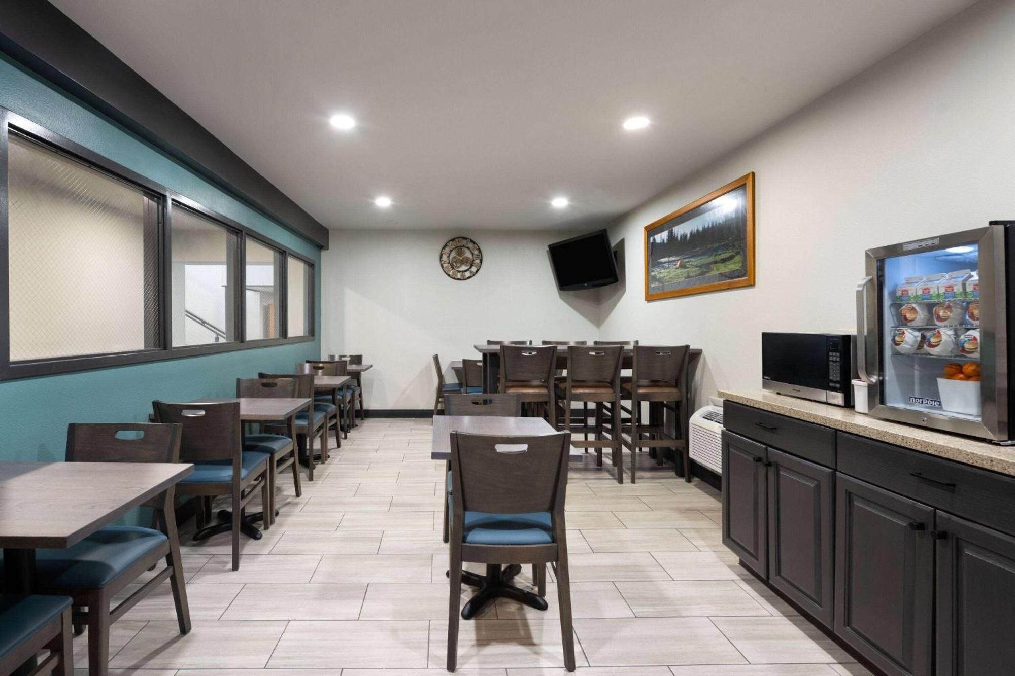 Super 8 By Wyndham Columbus Hotel Екстериор снимка