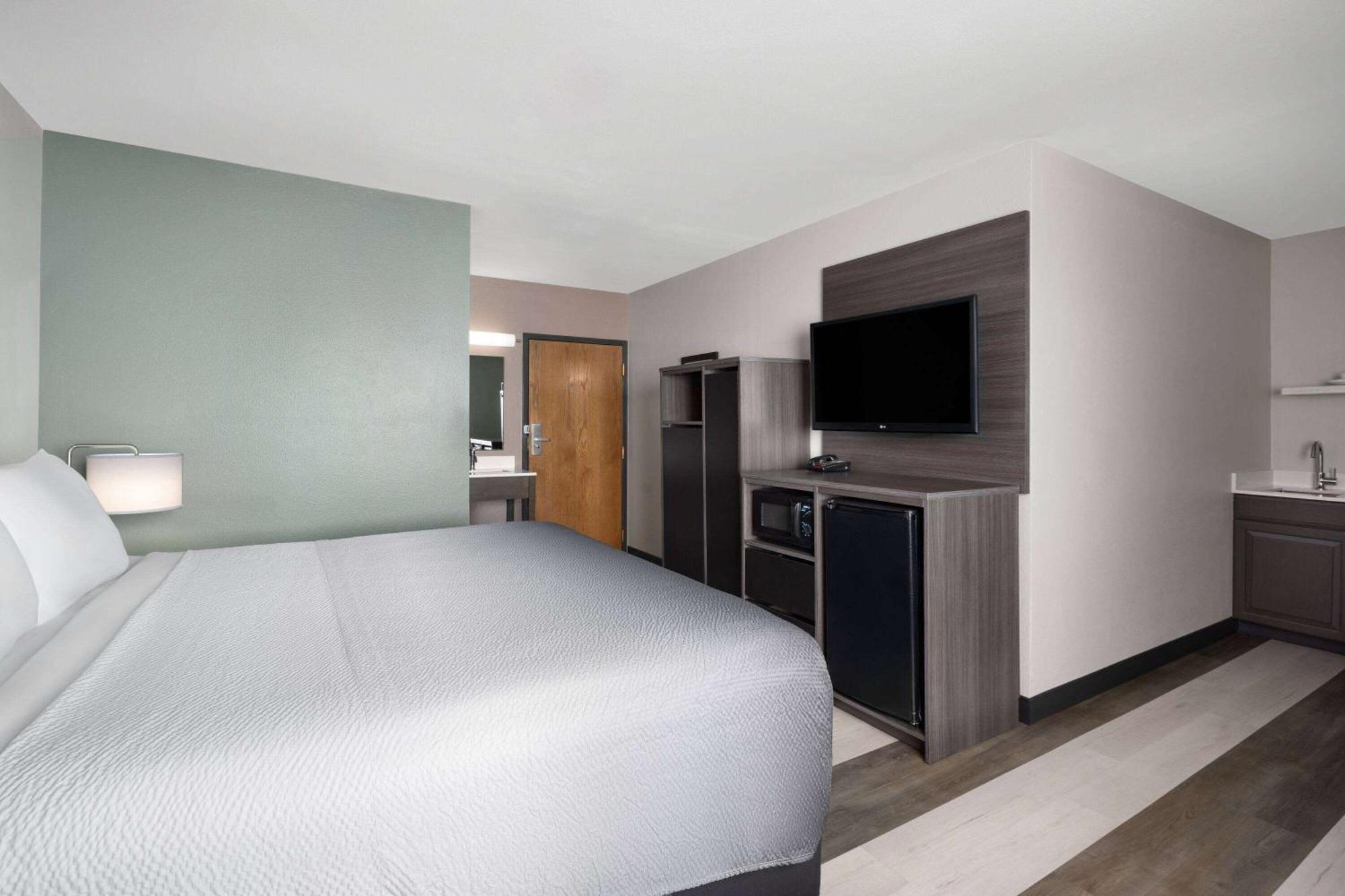 Super 8 By Wyndham Columbus Hotel Екстериор снимка