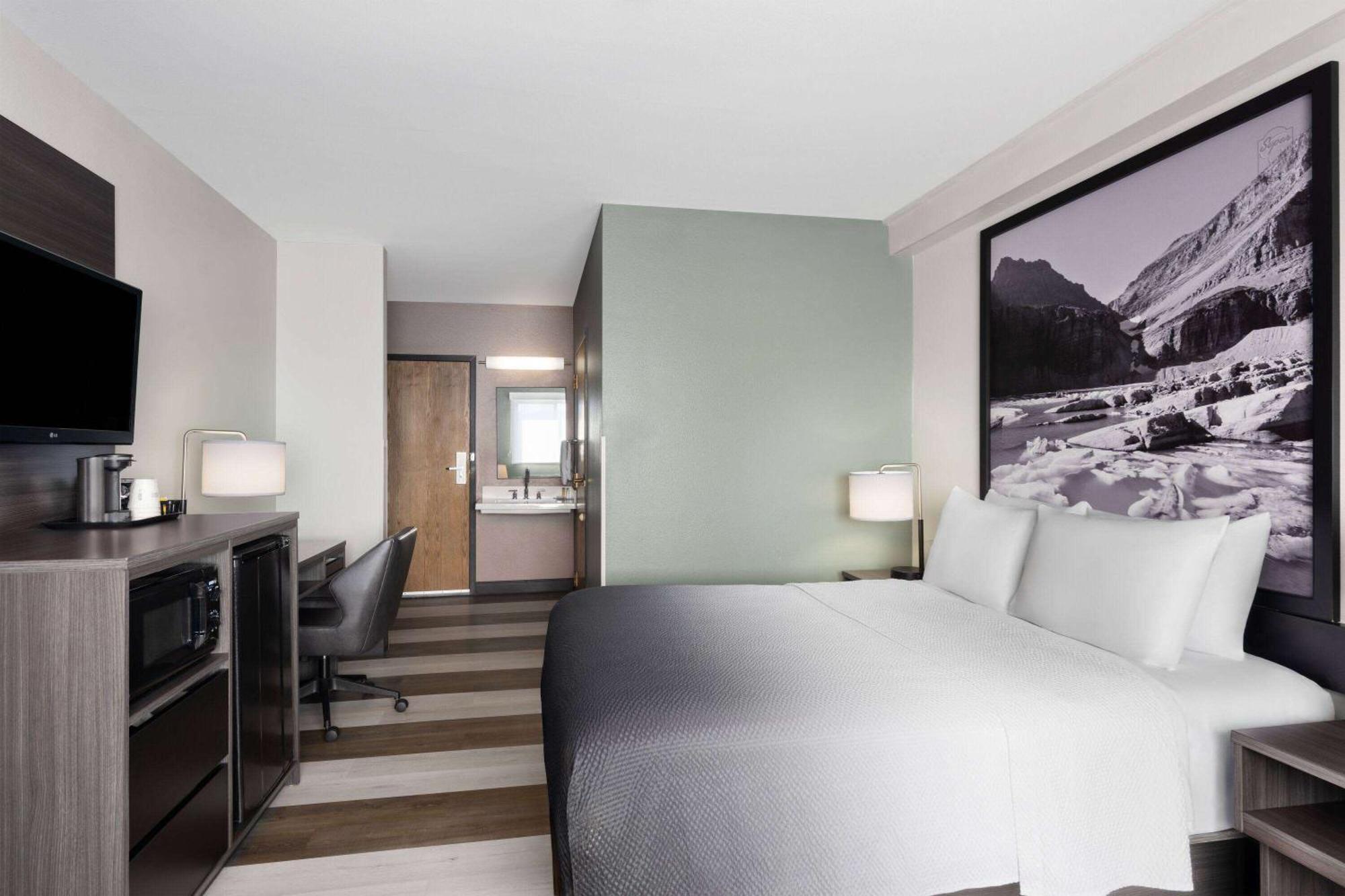 Super 8 By Wyndham Columbus Hotel Екстериор снимка