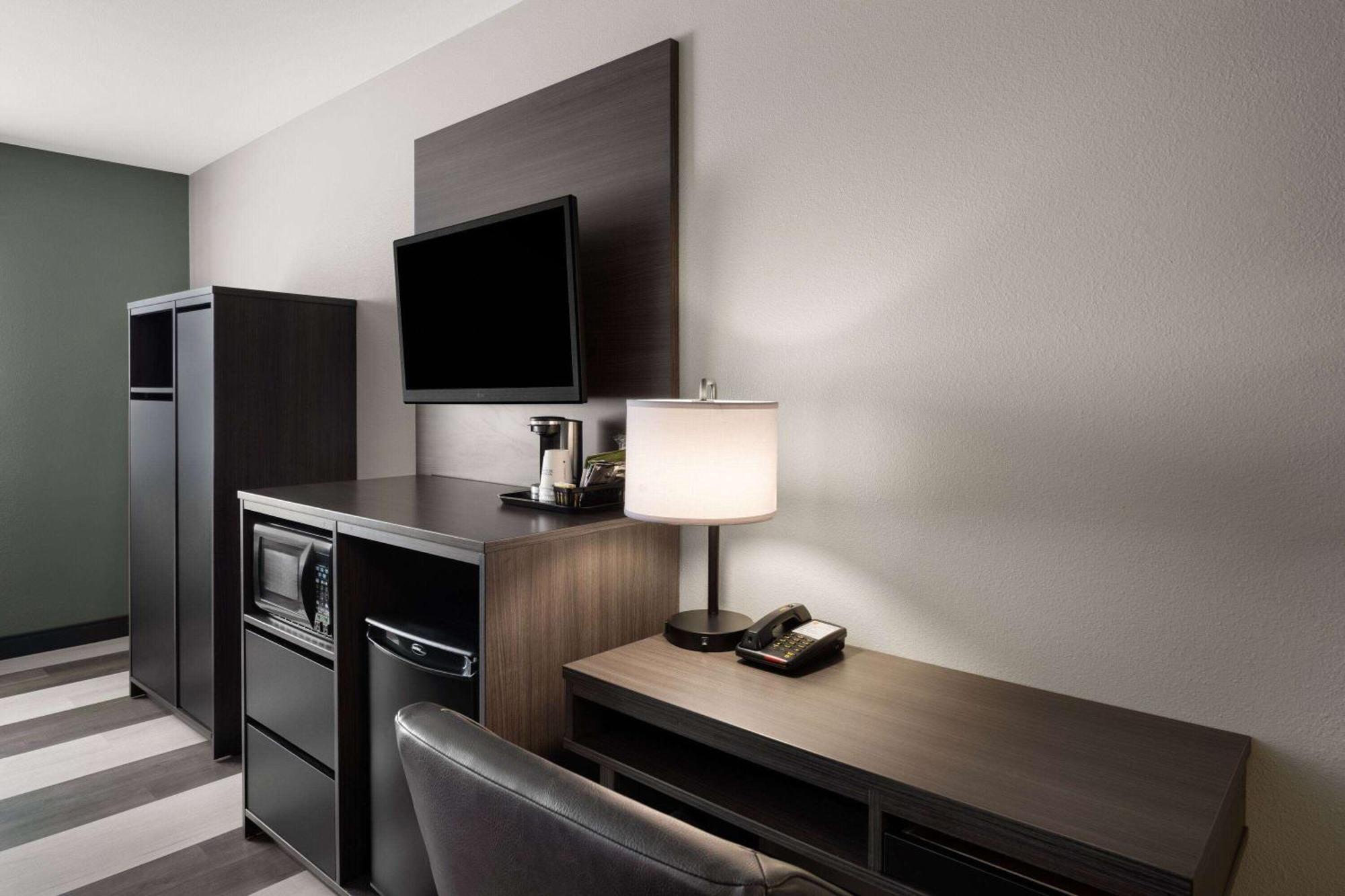 Super 8 By Wyndham Columbus Hotel Екстериор снимка