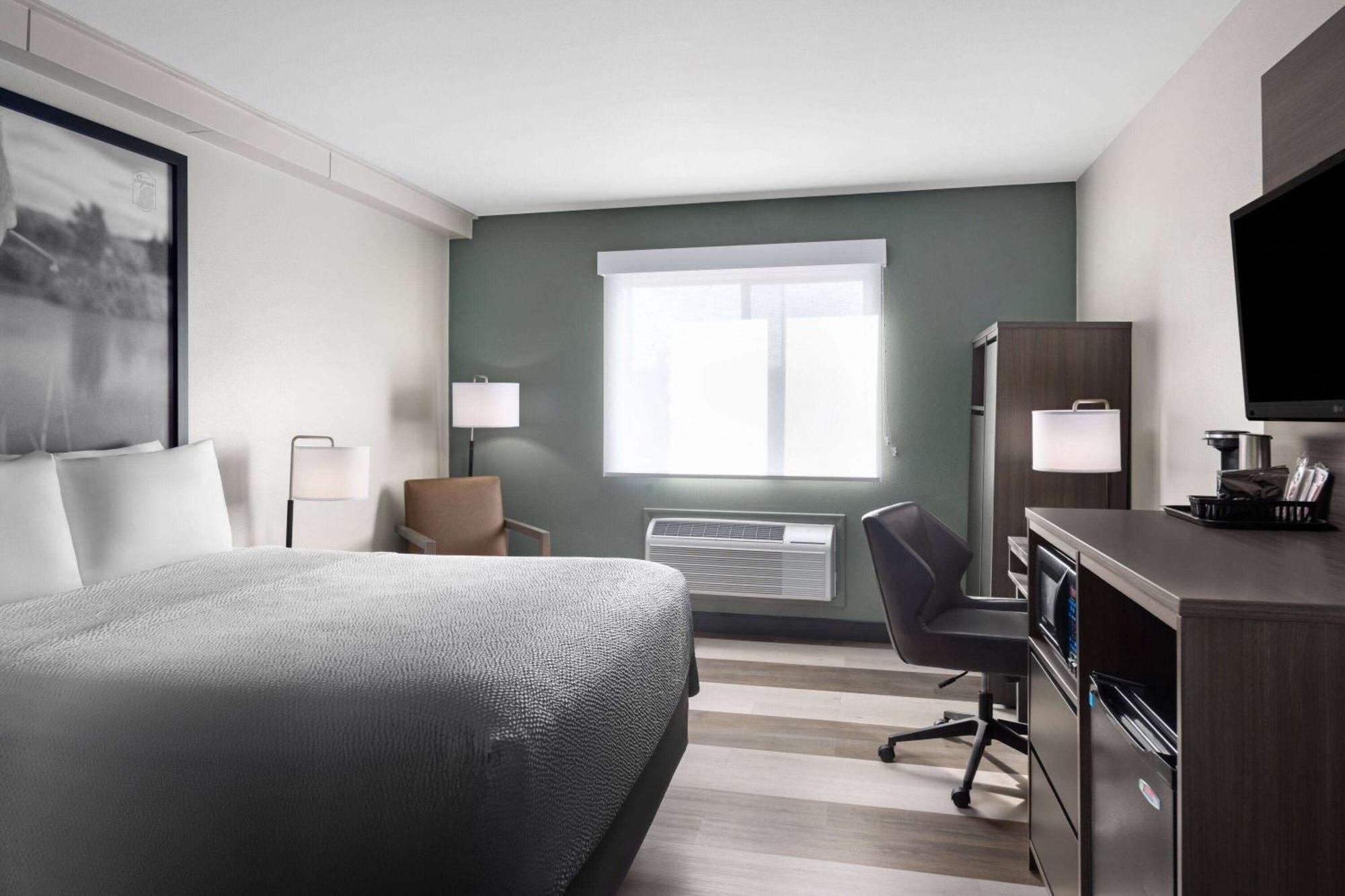 Super 8 By Wyndham Columbus Hotel Екстериор снимка