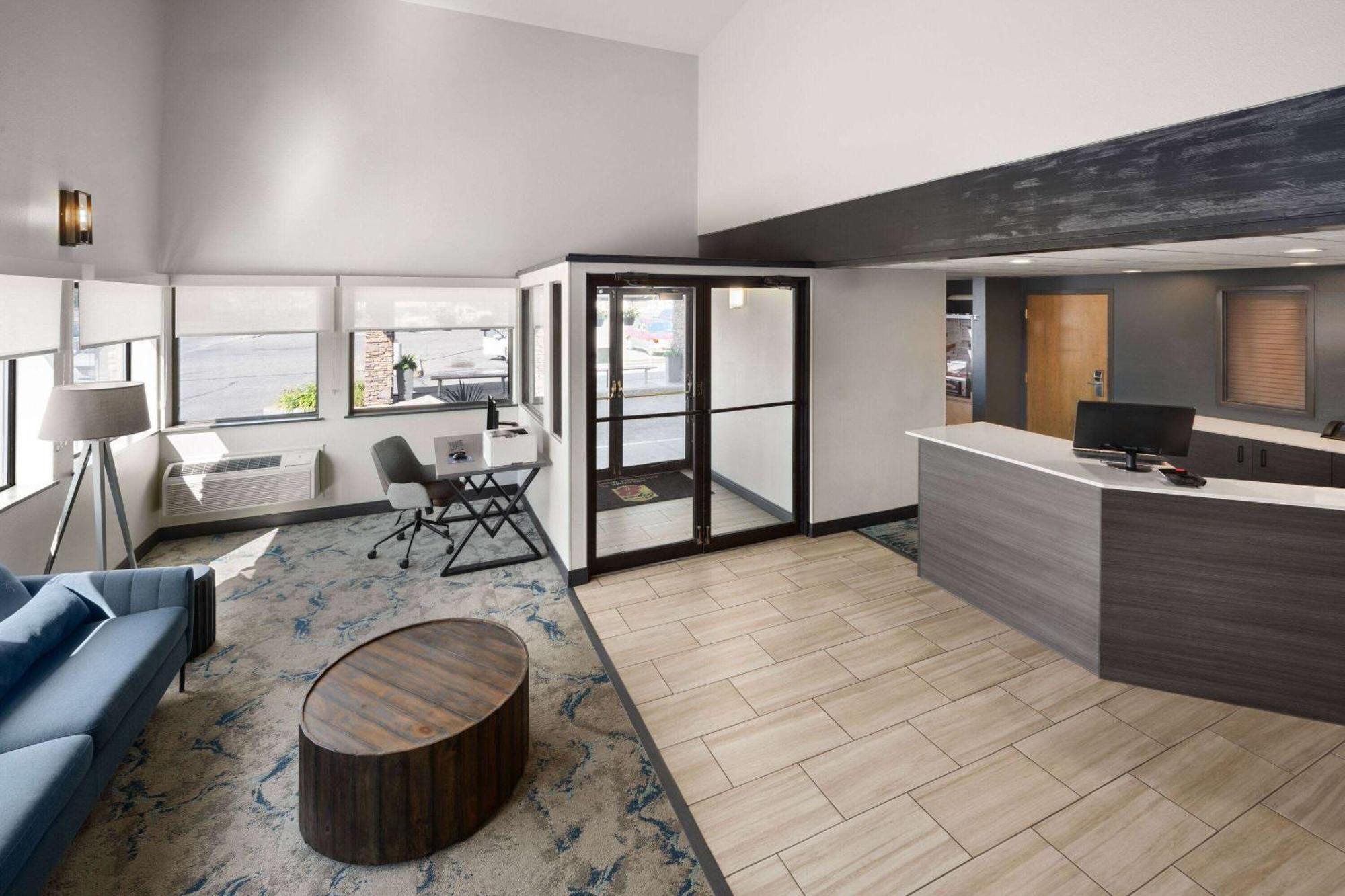 Super 8 By Wyndham Columbus Hotel Екстериор снимка