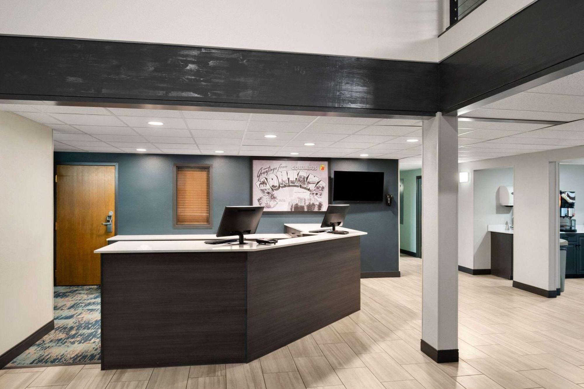 Super 8 By Wyndham Columbus Hotel Екстериор снимка